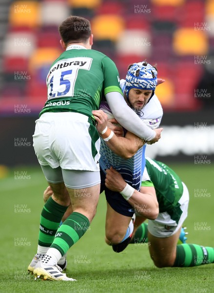 020421 - London Irish v Cardiff Blues - European Rugby Challenge Cup - Matthew Morgan of Cardiff Blues is tackled by Tom Parton and Ollie Hassell-Collins of London Irish