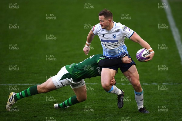 020421 - London Irish v Cardiff Blues - European Rugby Challenge Cup - Hallam Amos of Cardiff Blues is tackled by Paddy Jackson of London Irish