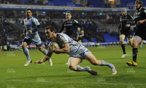 14.01.12 - London Irish v Cardiff Blues - Heineken Cup - Sam Warburton of Cardiff Blues scores try. 