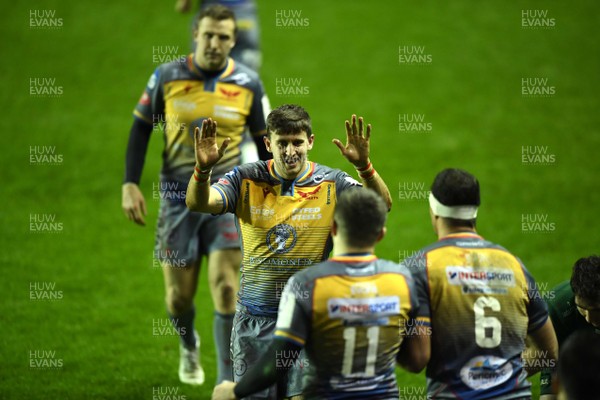 180120 - London Irish v Scarlets - European Rugby Challenge Cup - Dan Jones celebrates his sides fifth try with Steff Evans of Scarlets