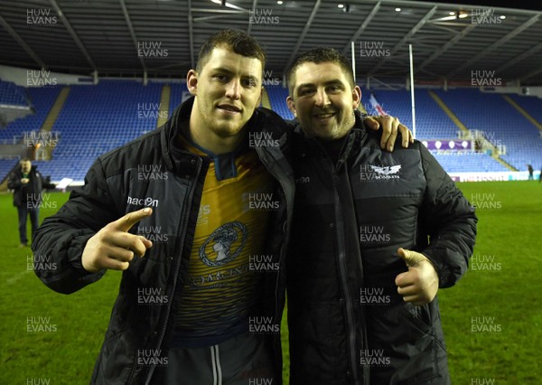 180120 - London Irish v Scarlets - European Rugby Challenge Cup - Ryan Elias and Wyn Jones celebrate at the end of the game