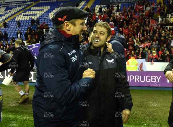 180120 - London Irish v Scarlets - European Rugby Challenge Cup - Scarlets head coach Brad Mooar and Leigh Halfpenny of Scarlets at the end of the game