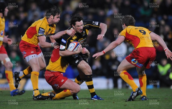 02.11.08 - London Wasps v Newport-Gwent Dragons - EDF Energy Cup - Wasps' Tom Voyce is tackled by Tom Willis. 