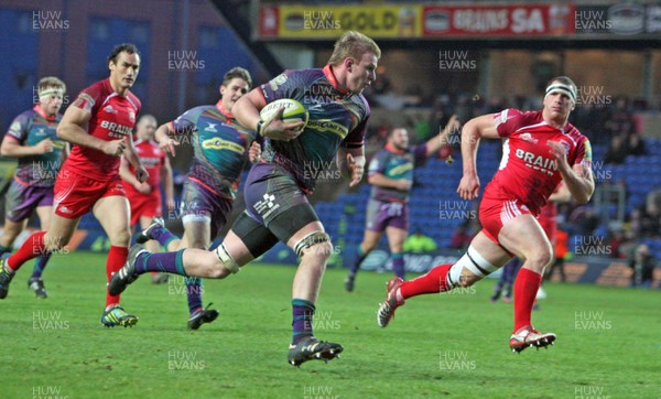 030213 London Welsh v Dragons - LV= Cup - Jevon Groves of Dragons breaks through to score a try 