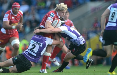 230813 - London Welsh v Scarlets - Preseason Friendly -Dan Thomas of Scarlets is tackled by Nathan Morris and Mike Denbee of London Welsh