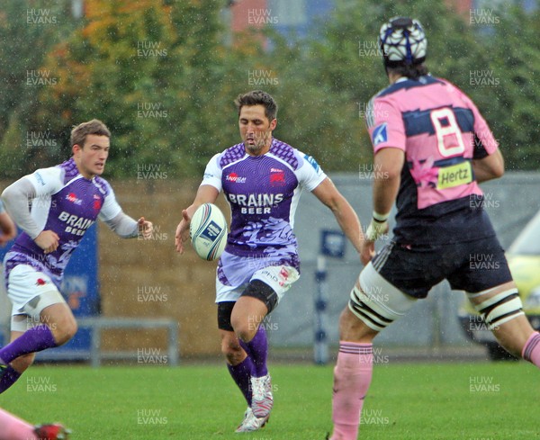 131012 London Welsh v Stade Francais - Amlin Challenge Cup - Gavin Henson of London Welsh looks to go for an up and under 