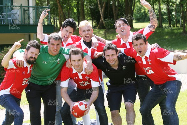 28.05.10 The Lost Prophets... The Lost Prophets rock band today(FRI) met up with the Welsh Rugby Team at their Vale of Glamorgan Hotel HQ. They are photographed with Sam Warburton and Stephen Jones. 