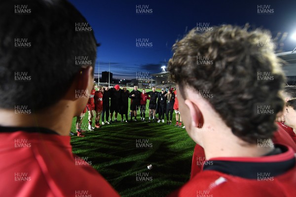 160425 - Loughborough University v Hartpury University - Men's BUCS Super Rugby Milk Championship Final - Hartpury team huddle at full time