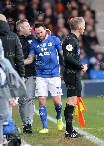 080220 - Luton Town v Cardiff City - Sky Bet Championship -  Goalscorer Lee Tomlin is congratulated by Cardiff manager Neil Harris after being substituted