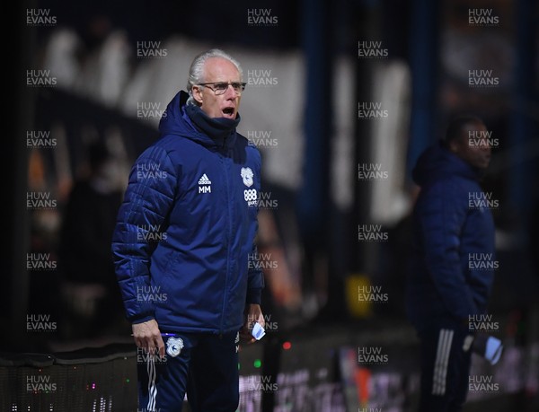 160221 - Luton Town v Cardiff City - Sky Bet Championship - Cardiff City manager Mick McCarthy  shouts instructions to his team from the technical area