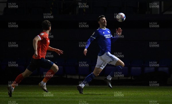 160221 - Luton Town v Cardiff City - Sky Bet Championship - Kieffer Moore of Cardiff City in action during this evening's game 