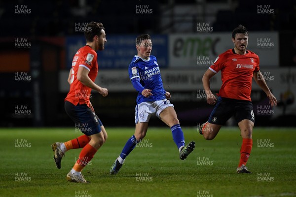 160221 - Luton Town v Cardiff City - Sky Bet Championship - Harry Wilson of Cardiff City shoots at goal