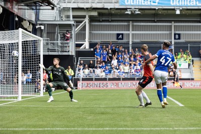 230825 - Luton Town v Cardiff City - Sky Bet League 1 -Cardiff City’s Callum Robinson’s shot goes wide  
