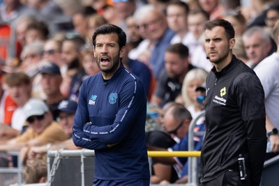 230825 - Luton Town v Cardiff City - Sky Bet League 1 - Cardiff City manager Brian Barry Murphy