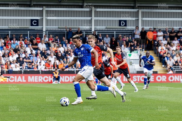 230825 - Luton Town v Cardiff City - Sky Bet League 1 - Cardiff City’s Callum Robinson