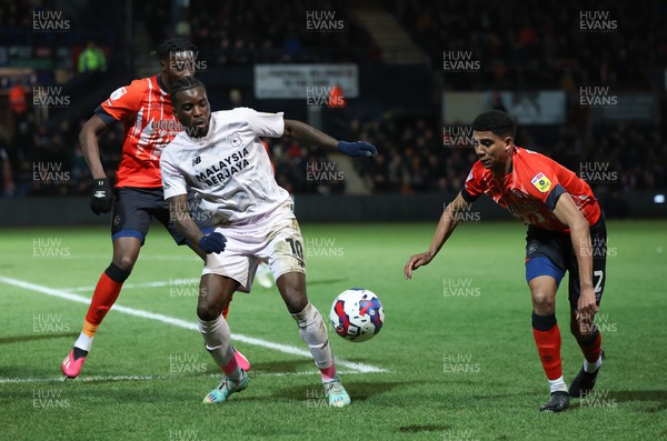 310123 - Luton Town v Cardiff City, EFL Sky Bet Championship - Sheyi Ojo of Cardiff City and Cody Drameh of Luton Town compete for the ball
