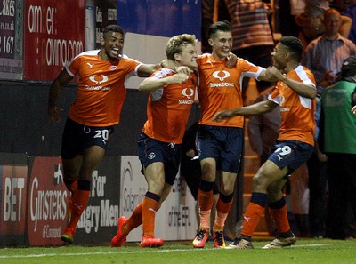 160816 - Luton Town vs Newport County - SKY Bet League 2 -Luton players celebrate McGeehans late penalty winner