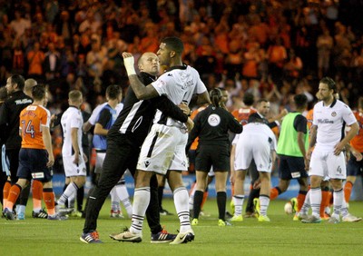 160816 - Luton Town vs Newport County - SKY Bet League 2 -Tempers flare at the final whistle