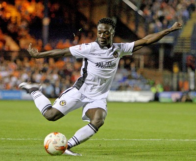 160816 - Luton Town vs Newport County - SKY Bet League 2 -Jordan Green of Newport in action