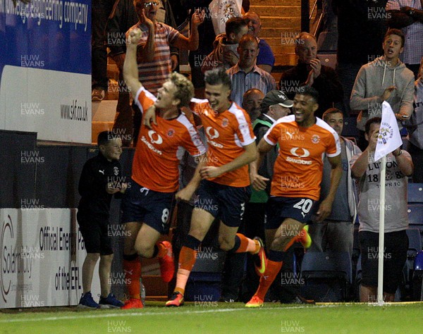 160816 - Luton Town vs Newport County - SKY Bet League 2 -Luton players celebrate McGeehans late penalty winner