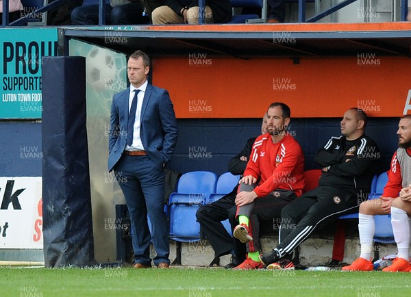 30092017 - Luton Town v Newport County - Sky Bet League Two A dejected Newport bench at the end of the first half 