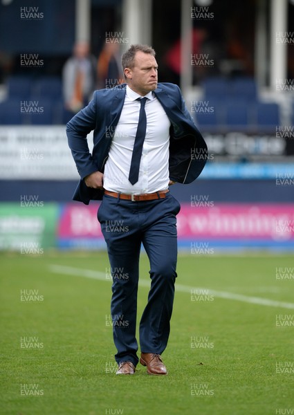 30092017 - Luton Town v Newport County - Sky Bet League Two Dejected Newport manager Mike Flynn walks off after the game 