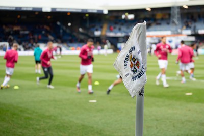 040323 - Luton Town v Swansea City - Sky Bet Championship - Swansea City squad warms up