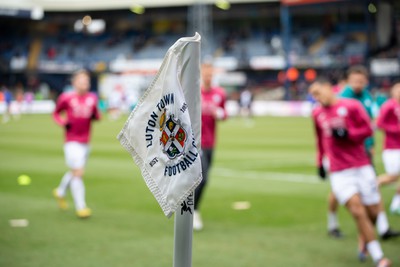 040323 - Luton Town v Swansea City - Sky Bet Championship - Swansea City squad warms up