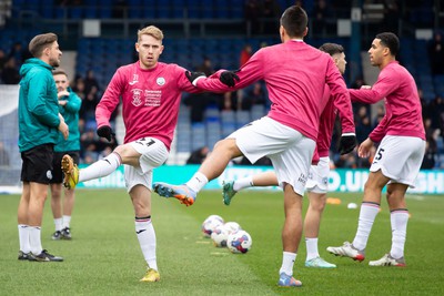 040323 - Luton Town v Swansea City - Sky Bet Championship - Swansea City squad warms up