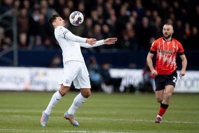 040323 - Luton Town v Swansea City - Sky Bet Championship - Joel Piroe of Swansea City controls the ball