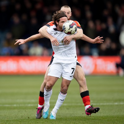 040323 - Luton Town v Swansea City - Sky Bet Championship - Joe Allen of Swansea City and Cody Drameh of Luton battle for the ball