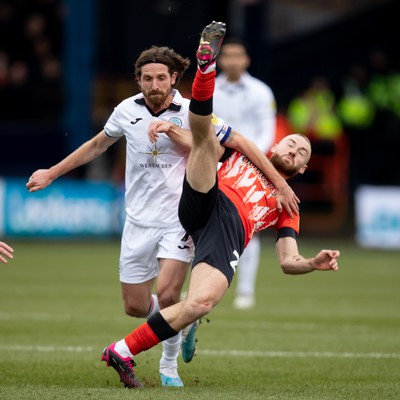 040323 - Luton Town v Swansea City - Sky Bet Championship - Joe Allen of Swansea City and Cody Drameh of Luton battle for the ball