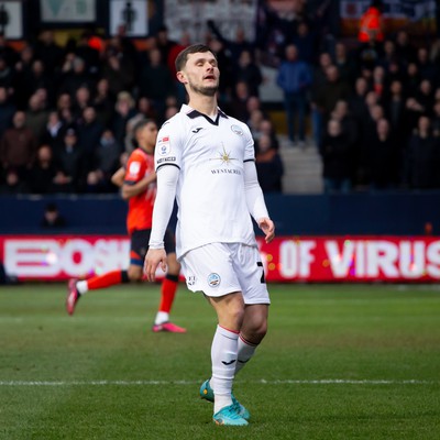 040323 - Luton Town v Swansea City - Sky Bet Championship - Liam Cullen of Swansea City gestures