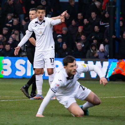 040323 - Luton Town v Swansea City - Sky Bet Championship - Liam Cullen of Swansea City gestures