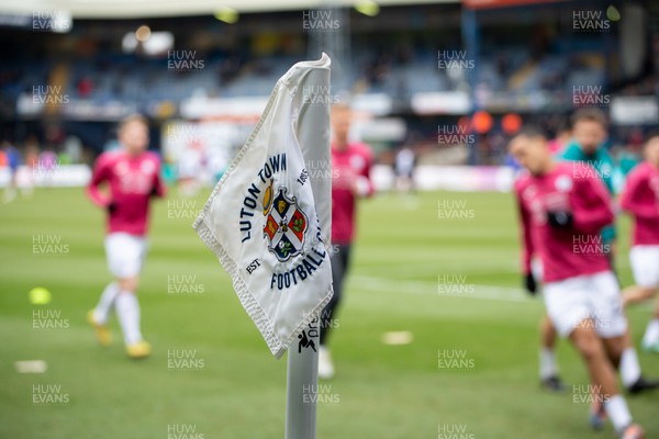 040323 - Luton Town v Swansea City - Sky Bet Championship - Swansea City squad warms up
