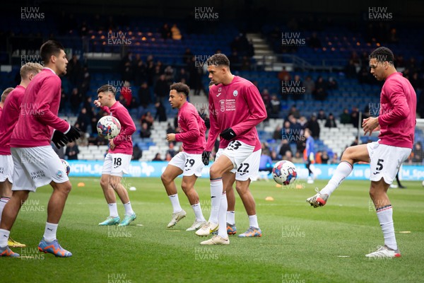 040323 - Luton Town v Swansea City - Sky Bet Championship - Swansea City squad warms up