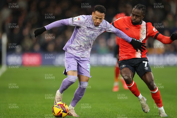 071224 Luton Town v Swansea City, EFL Sky Bet Championship - Ronald of Swansea City and Victor Moses of Luton Town compete for the ball