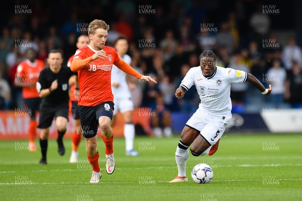 180921 - Luton Town v Swansea City - Sky Bet Championship - Michael Obafemi of Swansea City holds off the challenge from Luke Berry of Luton Town