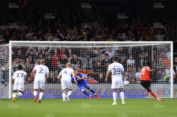 180921 - Luton Town v Swansea City - Sky Bet Championship - Elijah Adebayo of Luton Town scores his side's second goal from the penalty spot