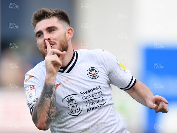 180921 - Luton Town v Swansea City - Sky Bet Championship - Ryan Manning of Swansea City celebrates their side's third goal scored by Joel Piroe in injury time