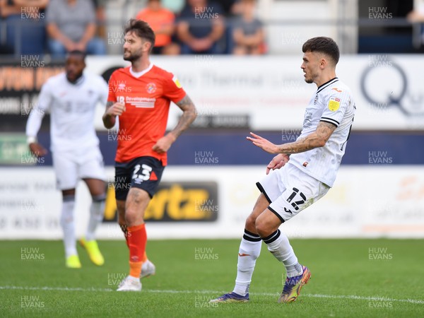 180921 - Luton Town v Swansea City - Sky Bet Championship - Jamie Paterson of Swansea City shoots at goal leading to their first goal