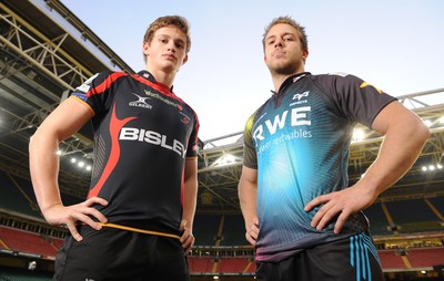 23.11.11 - LV= Cup Photocall - Hallam Amos of Newport-Gwent Dragons and Tom Isaacs of Ospreys attend the LV= Cup photocall. 