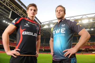 23.11.11 - LV= Cup Photocall - Hallam Amos of Newport-Gwent Dragons and Tom Isaacs of Ospreys attend the LV= Cup photocall. 