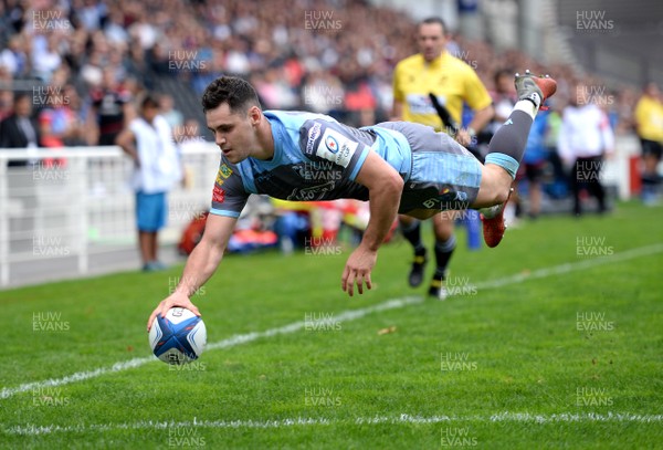 141018 - Lyon v Cardiff Blues - European Rugby Champions Cup - Tomos Williams of Cardiff Blues scores try
