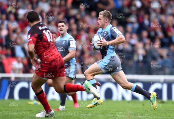 141018 - Lyon v Cardiff Blues - European Rugby Champions Cup - Gareth Anscombe of Cardiff Blues races through to score try