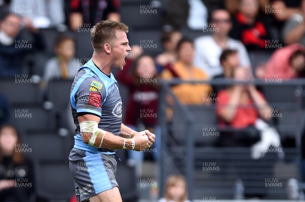 141018 - Lyon v Cardiff Blues - European Rugby Champions Cup - Gareth Anscombe of Cardiff Blues celebrates scoring try