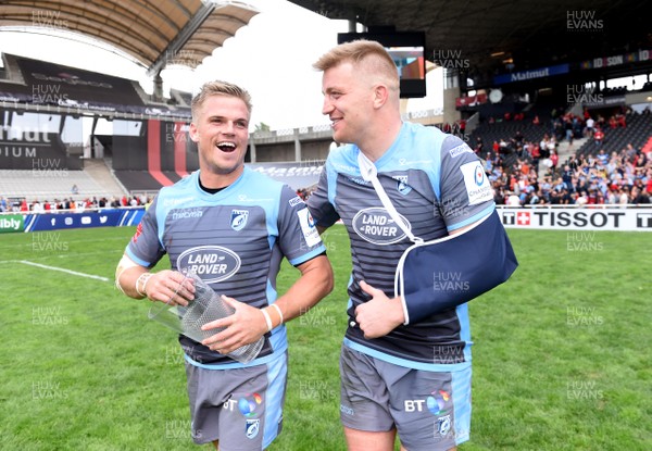 141018 - Lyon v Cardiff Blues - European Rugby Champions Cup - Gareth Anscombe and Macauley Cook of Cardiff Blues at the end of the game