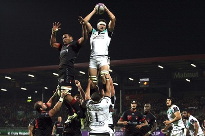 221016 - Lyon v Ospreys - European Rugby Challenge Cup -Rory Thornton of Ospreys takes line out ball