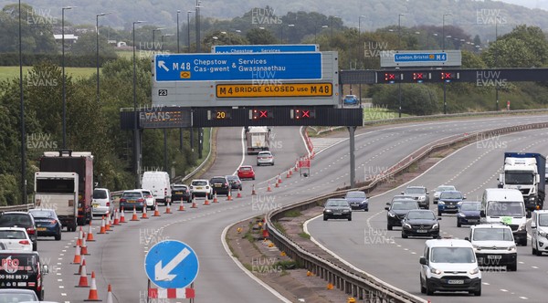 040919 - Prince of Wales Bridge Crash - Matrix signs indicate the closure of the M4 towards London over the Prince of Wales bridge after this morning's lorry crash