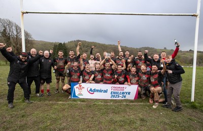 110426 - Machynlleth RFC v Mold RFC, Admiral National League 2 North - Mold RFC lift the trophy